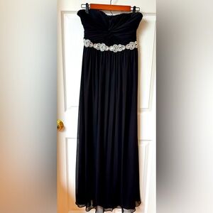 Elegant Black Strapless Dress with Embellished Waist